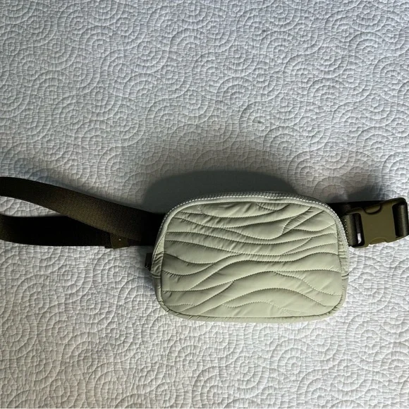 Lululemon Athletica Quilted Belt Bag in Olive Green special edition - Picture 1 of 7